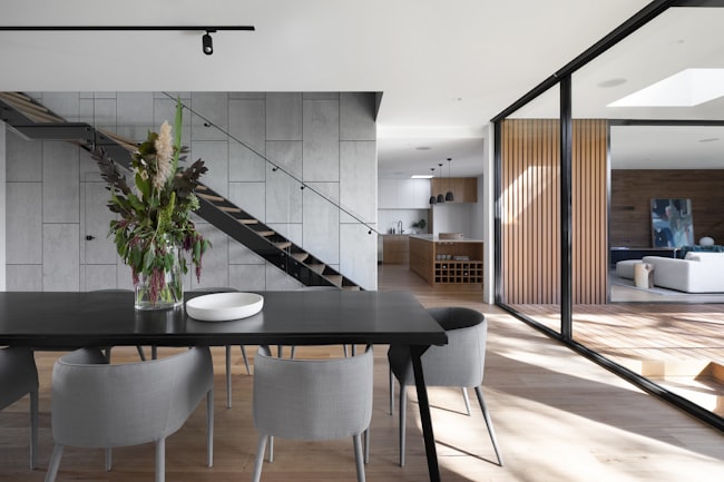 Interior arquitectónico contemporáneo